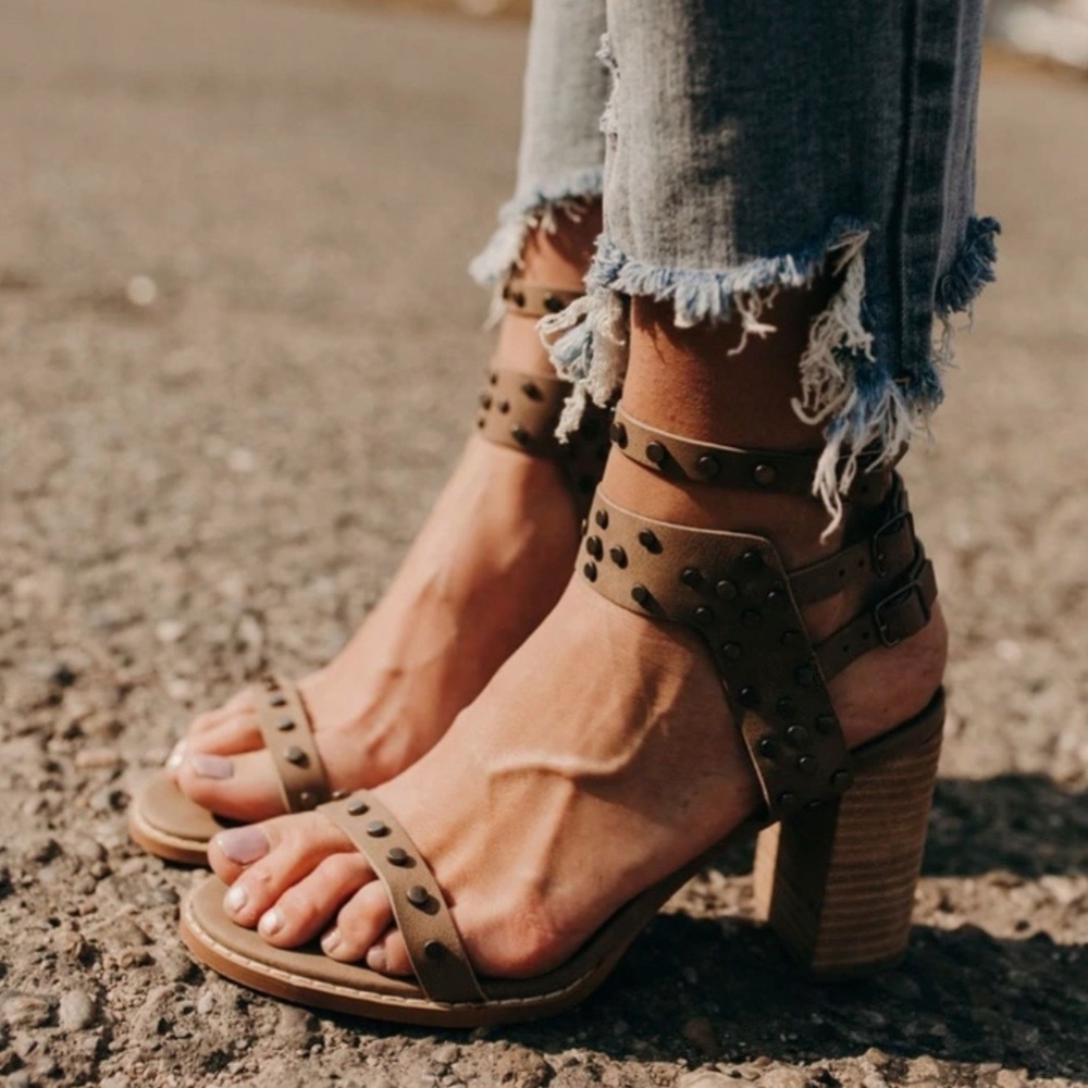 CELESTE STUDDED HEELED SANDAL - Taupe